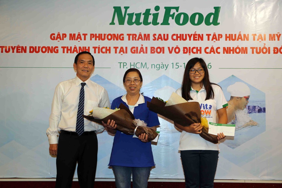 NutiFood thưởng 2000 USD cho cô trò Phương Trâm sau giải vô địch nhóm tuổi Đông Nam Á - 3 NutiFood thưởng 2000 USD cho cô trò Phương Trâm sau giải vô địch nhóm tuổi Đông Nam Á - 3