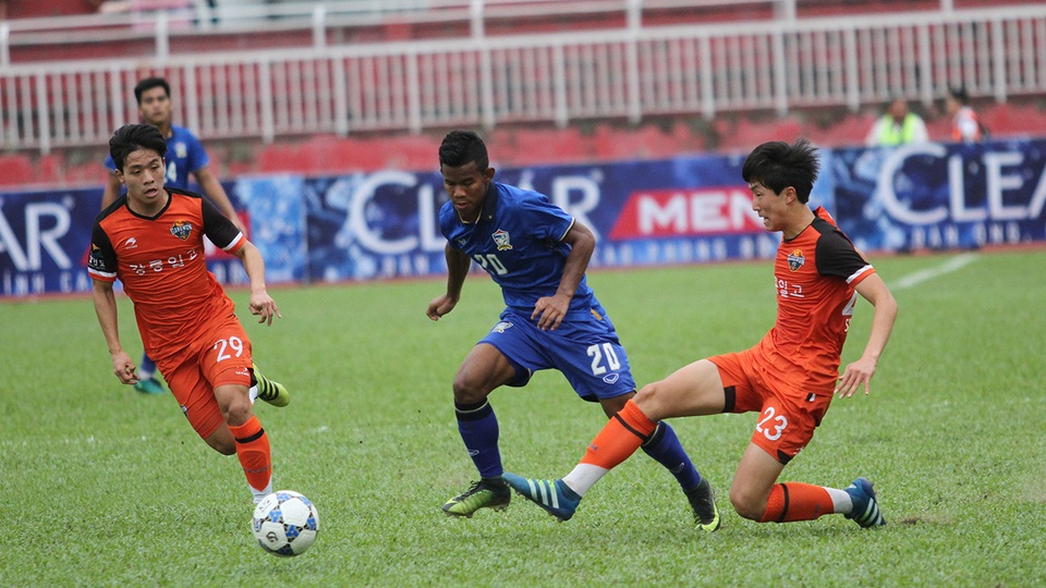 U21 Thái Lan (áo xanh) cũng là một trong những đội được chú ý nhiều, vì sang năm họ cũng tham dự SEA Games