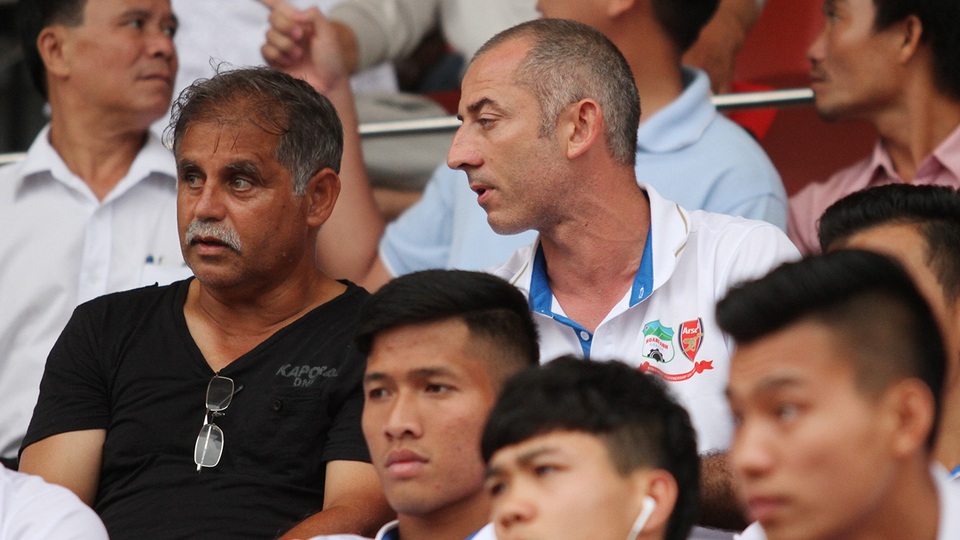 Riêng thầy của Xuân Trường, vị HLV người Pháp Graechen Guillaume (U21 HA Gia Lai) có dịp hội ngộ đồng hương Alain Fiard (CLB TPHCM)