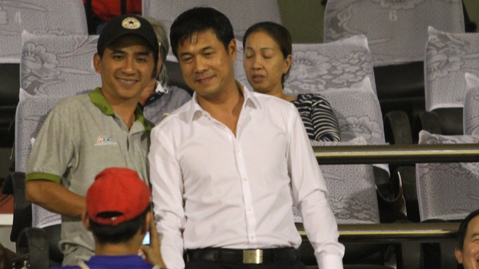 HLV Nguyễn Hữu Thắng không tránh khỏi sự chú ý của người hâm mộ