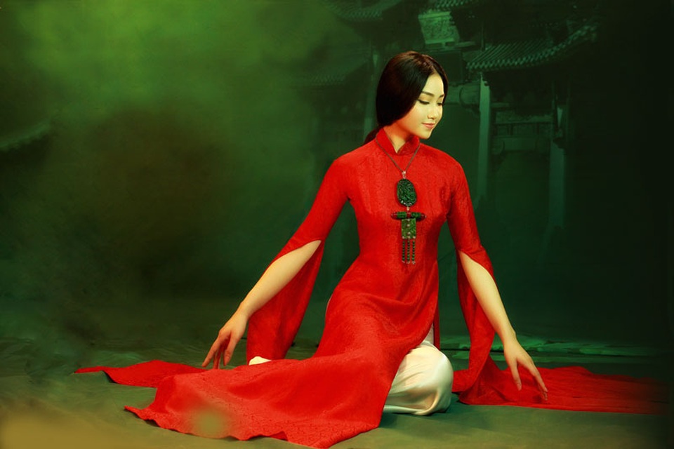 Hình ảnh trong BST áo dài của nghệ nhân Lan Hương.