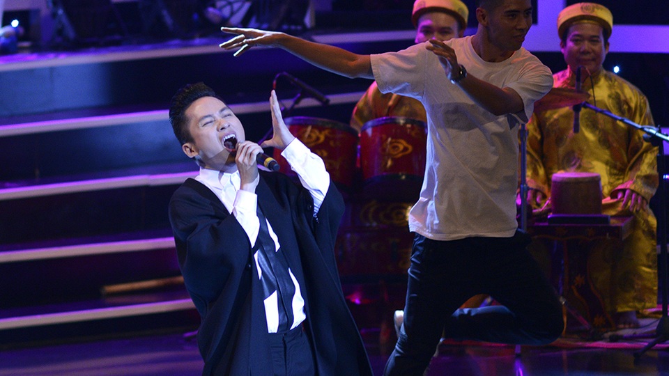 
Tùng Dương hát Cu Sứt thời nay.
