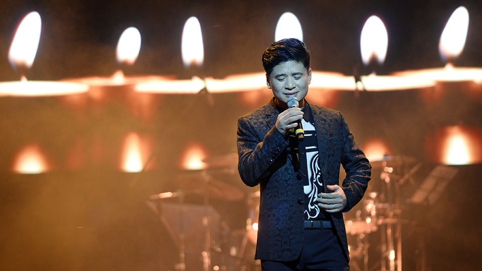 Nam ca sĩ với chất giọng ngọt ngào, trong sáng đem đến những xúc cảm trong trẻo cho khán giả trong đêm 20/10.