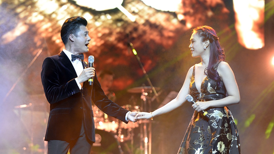 Mỹ Tâm- Quang Dũng tình tứ:  “Anh còn nợ em”! - 9