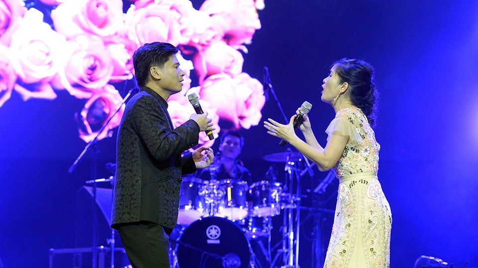 Tấn Minh- Hồng Nhung song ca Em và tôi.