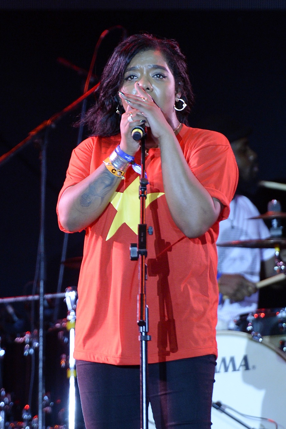 Diva Thanh Lam phấn khích cổ vũ hết mình cho Tùng Dương - 14