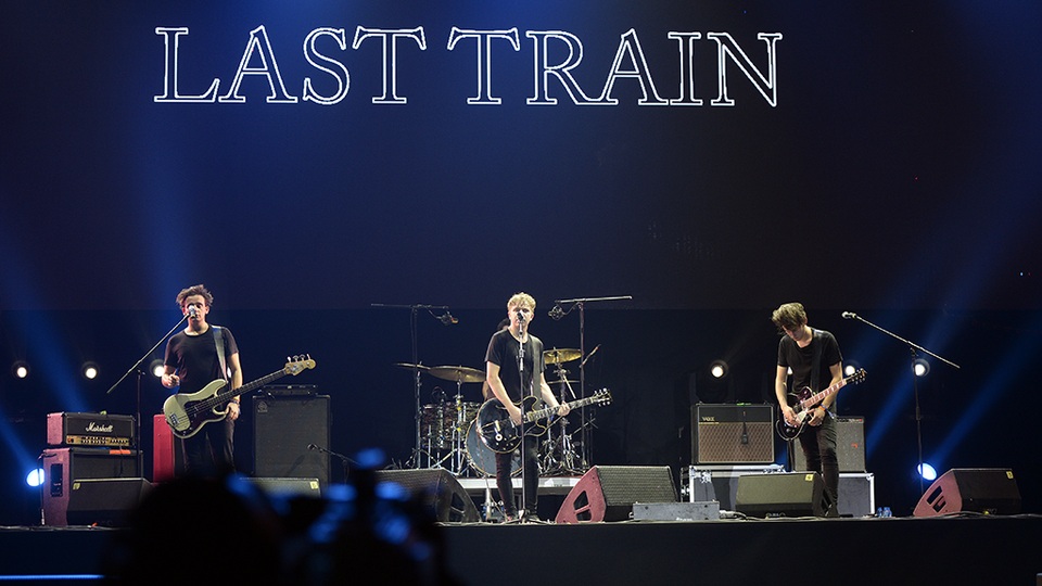 Khán giả không ngừng nhảy trước màn biểu diễn của Good Luck - 4