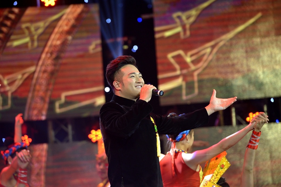 Trọng Tấn, Minh Quân “truyền lửa”  trong Lễ trao giải Nhân tài đất Việt - 2