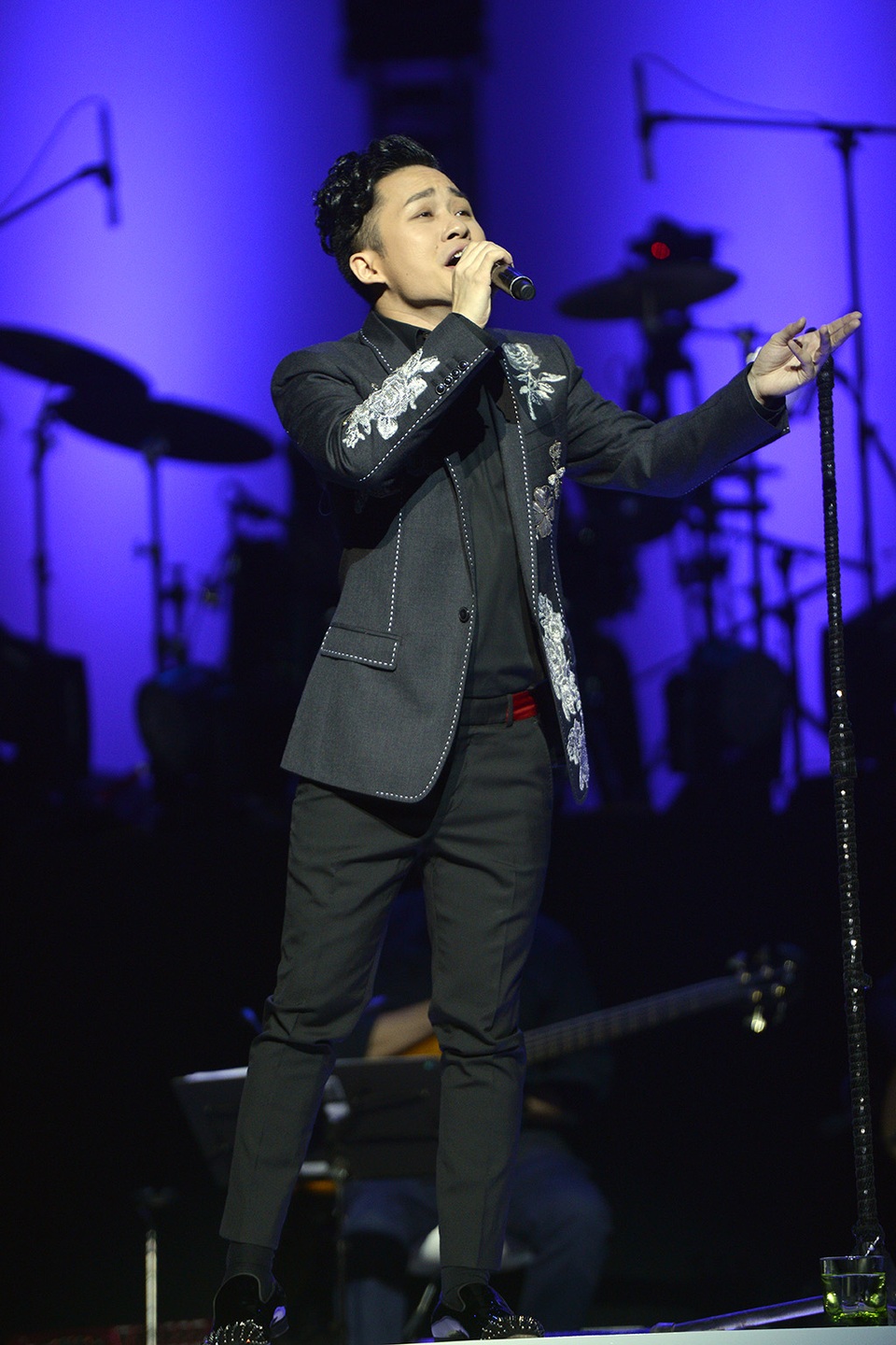 Tùng Dương hết “quái” nhưng vẫn… “lạ”! - 8