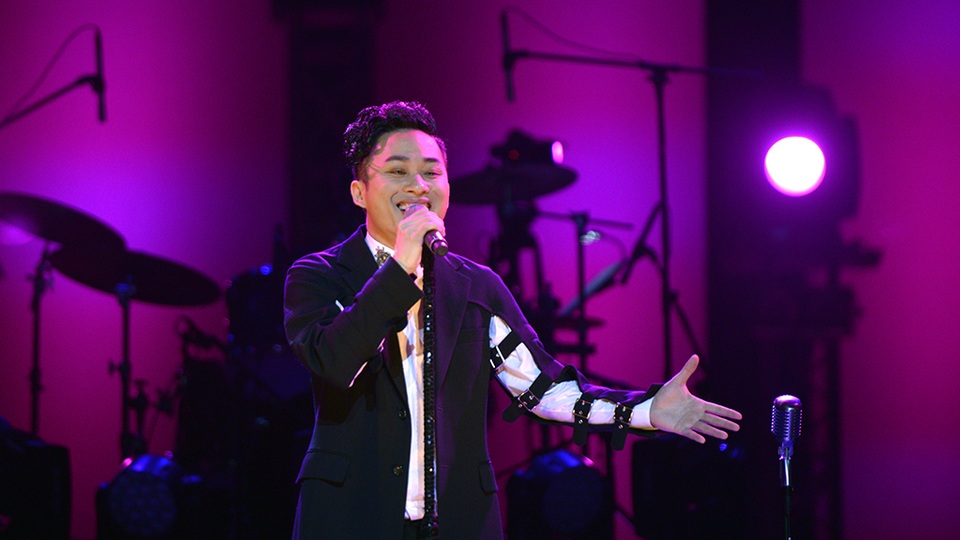 Tùng Dương hết “quái” nhưng vẫn… “lạ”! - 5