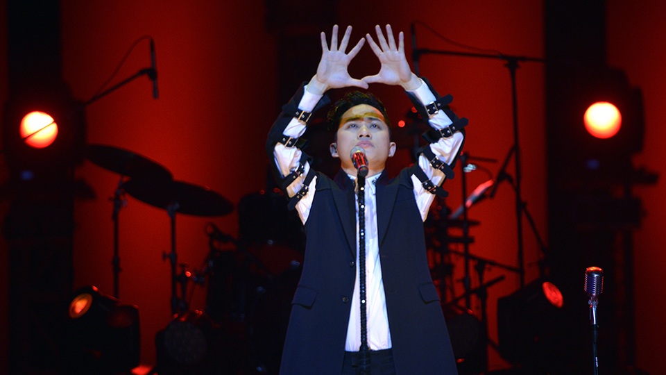 Tùng Dương hết “quái” nhưng vẫn… “lạ”! - 16