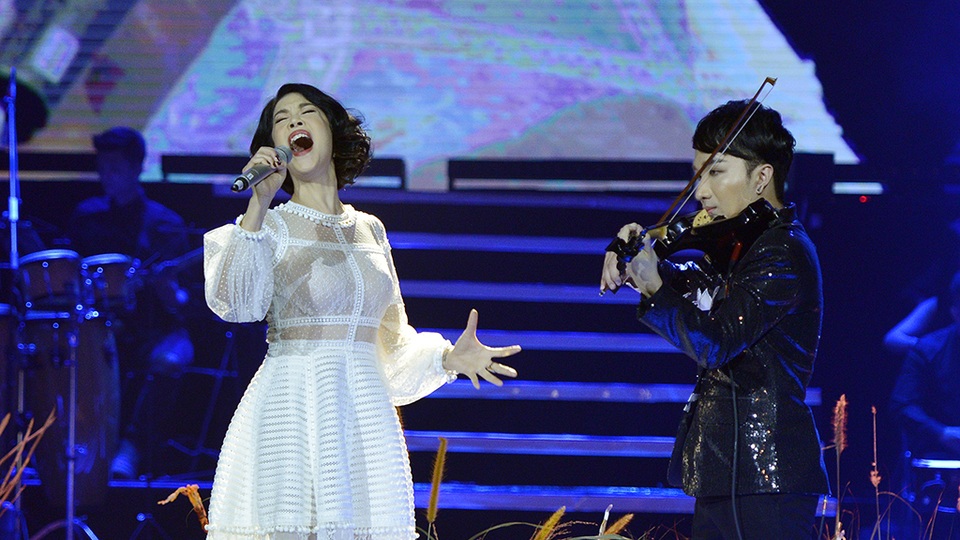 Phần trình diễn của Thu Phương và Hoàng Rob được cổ vũ nhiệt tình từ khán giả.