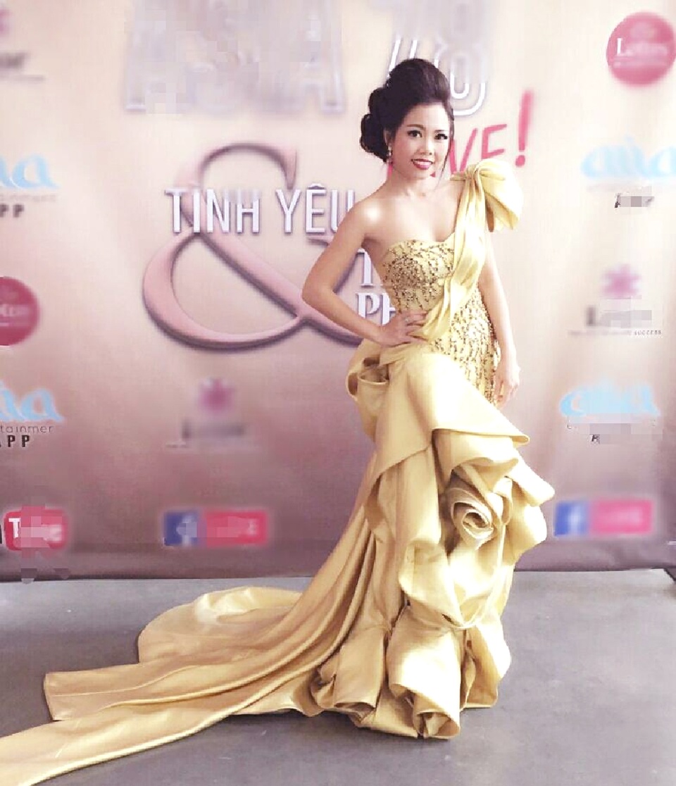 
Bích Vân trong trang phục NTK Hoàng Hải
