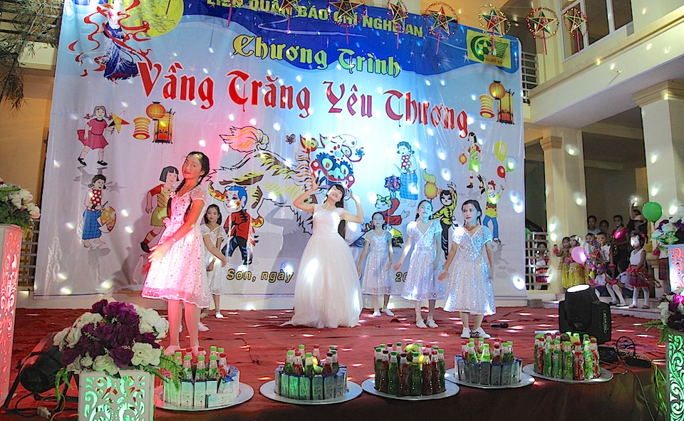 Trung thu sớm cùng các em miền núi Bắc Sơn - 10 Tiết mục chị Hằng, chú Cuội.