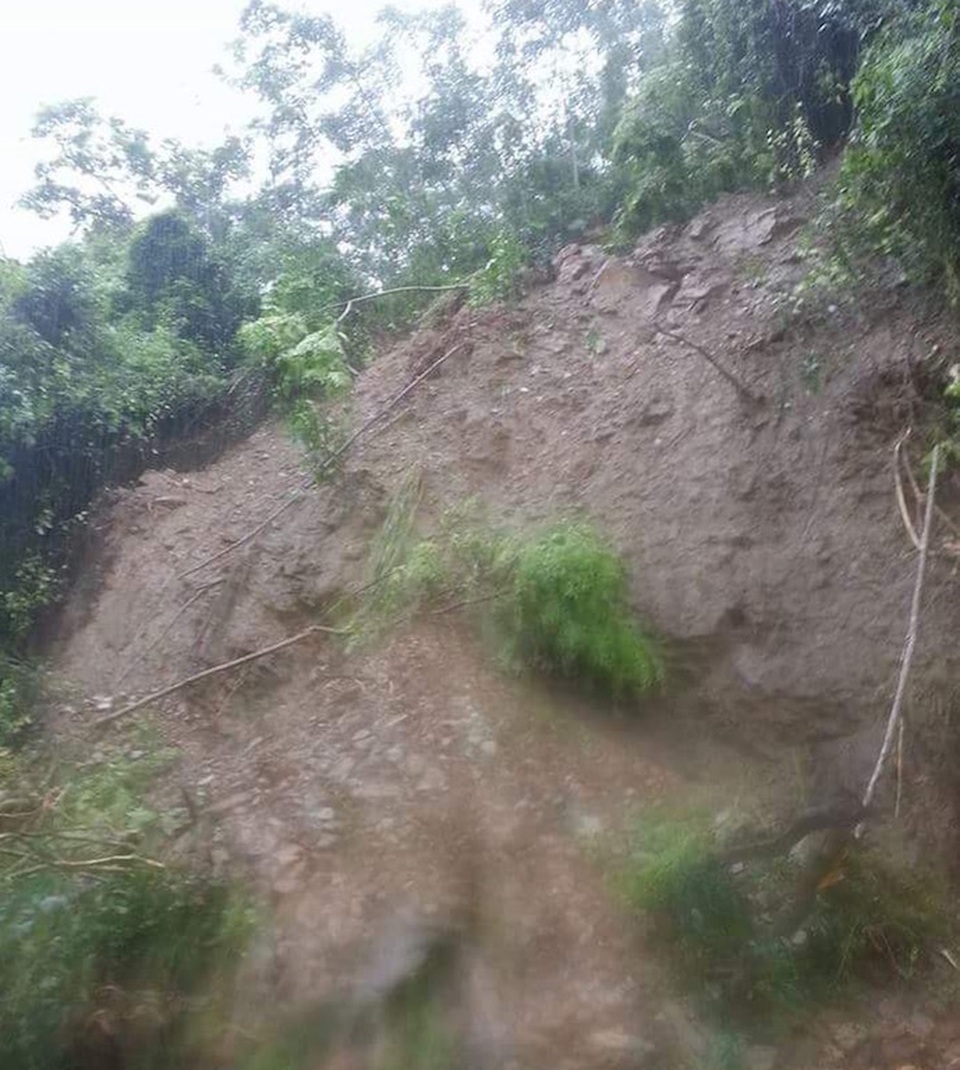 Núi sạt lở ở Tương Dương.