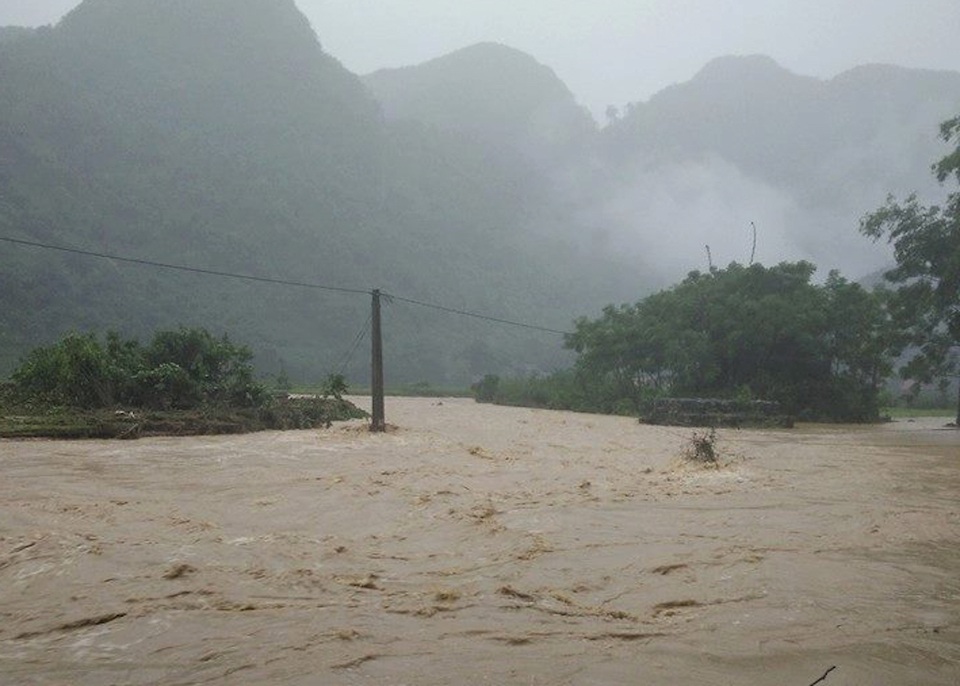 7 người chưa thể liên lạc, nghi bị lũ cuốn - 6 Địa bàn huyện biên giới Quế Phong ngập chìm trong nước.