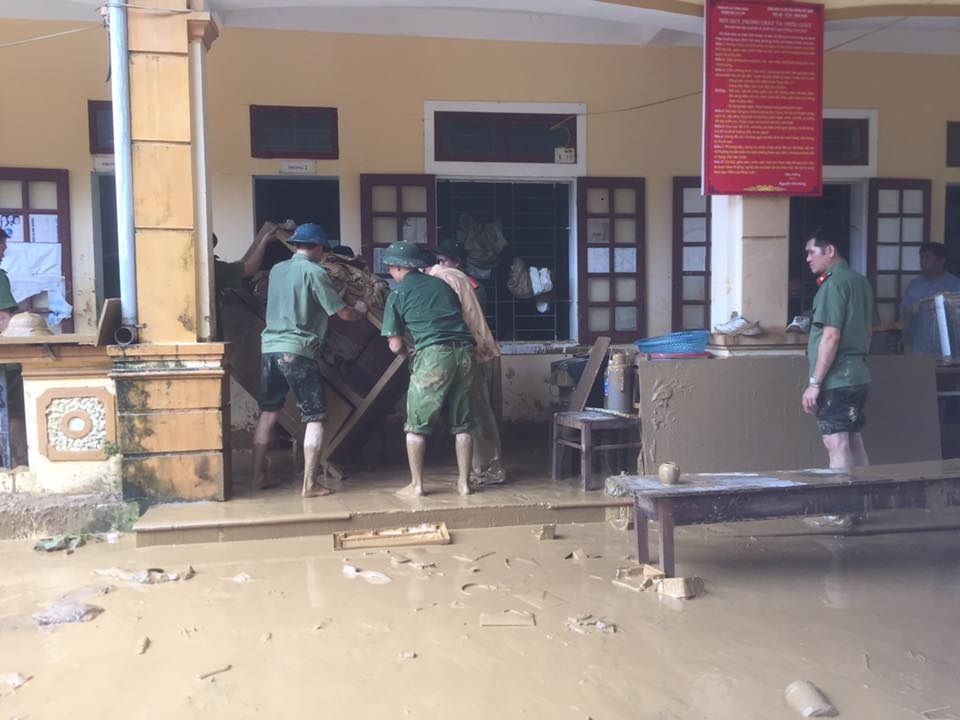 Cận cảnh mưa lũ "càn quét" miền Tây xứ Nghệ - 16 Cận cảnh mưa lũ "càn quét" miền Tây xứ Nghệ - 16