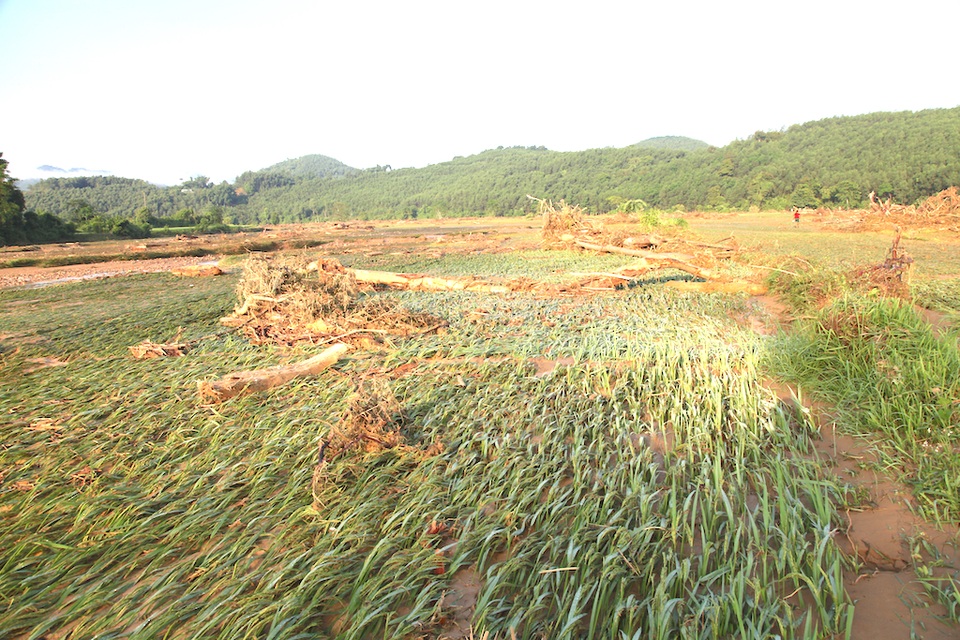 Ngổn ngang, tan hoang sau lũ quét - 4 Ngổn ngang, tan hoang sau lũ quét - 4