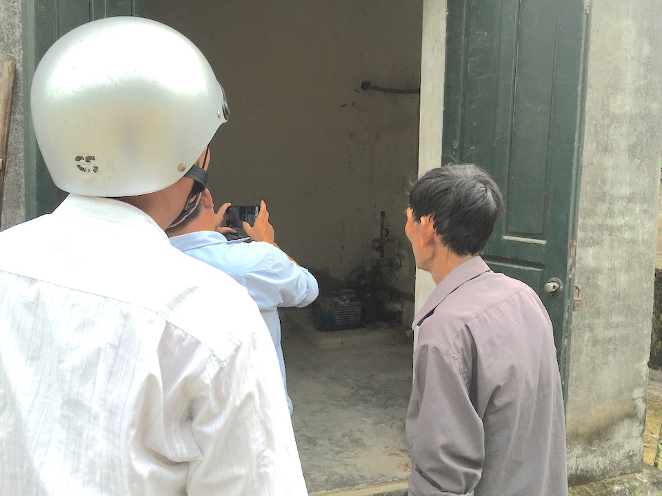 Nhà máy nước tiền tỷ như …“lỗ mũi” và gần 10 năm đắp chiếu - 15 Khu vực một tổ máy nhỏ được đặt khá xa bể nước, đã không hoạt động từ lâu nên giờ nó bị hoen gỉ sắt...
