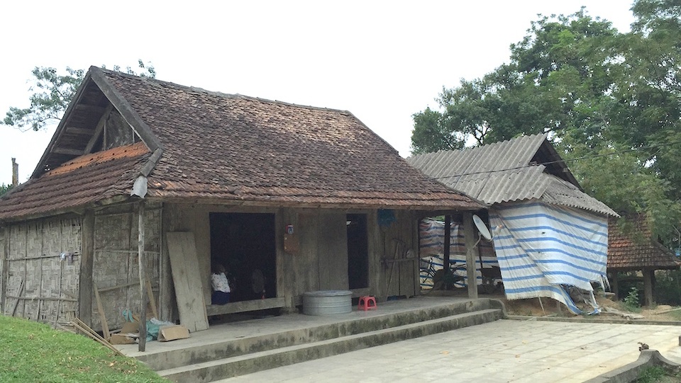 Căn nhà anh Tuấn chị Bảy đã hư hỏng xuống cấp nghiêm trọng.