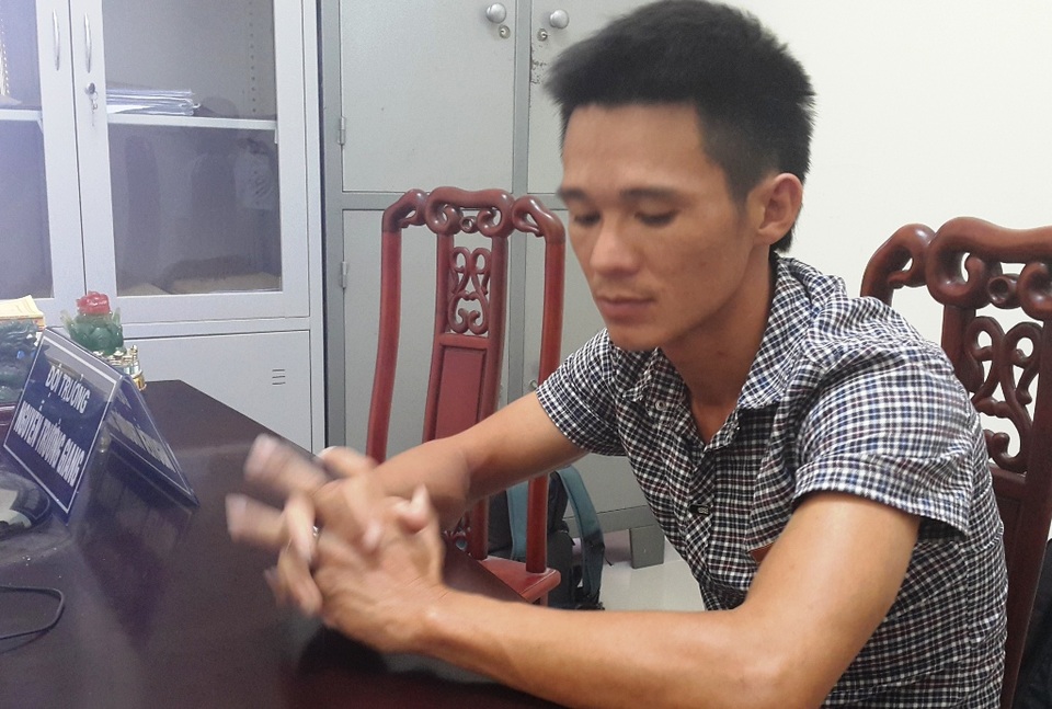 Tài xế lái xe bằng chân trên đường cao tốc sẽ bị phạt 6-8 triệu đồng - 2
Tài xế điều khiển xe tải bằng chân sẽ bị xử phạt từ 6-8 triệu đồng.