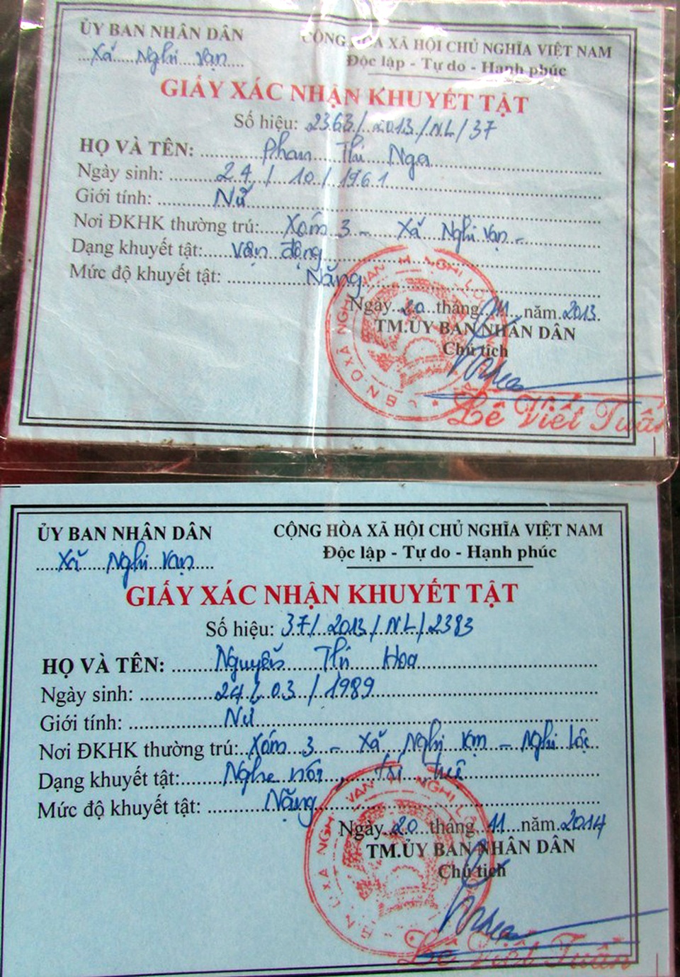 Giấy chứng nhận khuyết tật của hai mẹ con chị Nga.