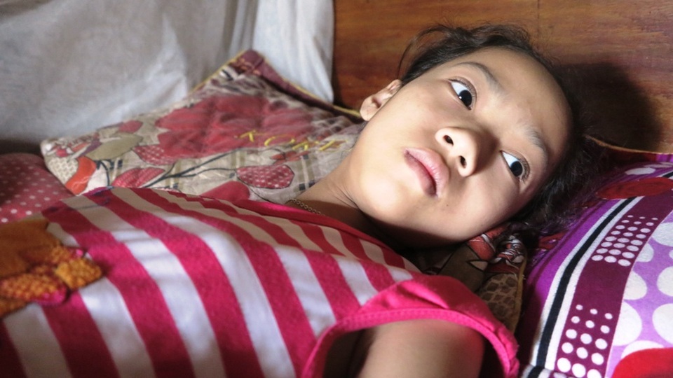 Đôi mắt khát sống của đứa trẻ thơ nó cầu mong sự giúp đỡ của các nhà hảo tâm để có thể ở lại với cuộc đời này.