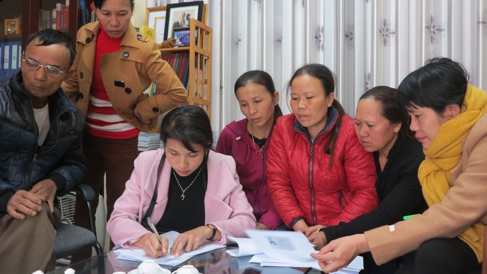 Cho rằng phía chủ xe không bồi thường thỏa đáng, người thân của các nạn nhân trong vụ nổ xe khách ở Lào đã làm đơn khởi kiện.