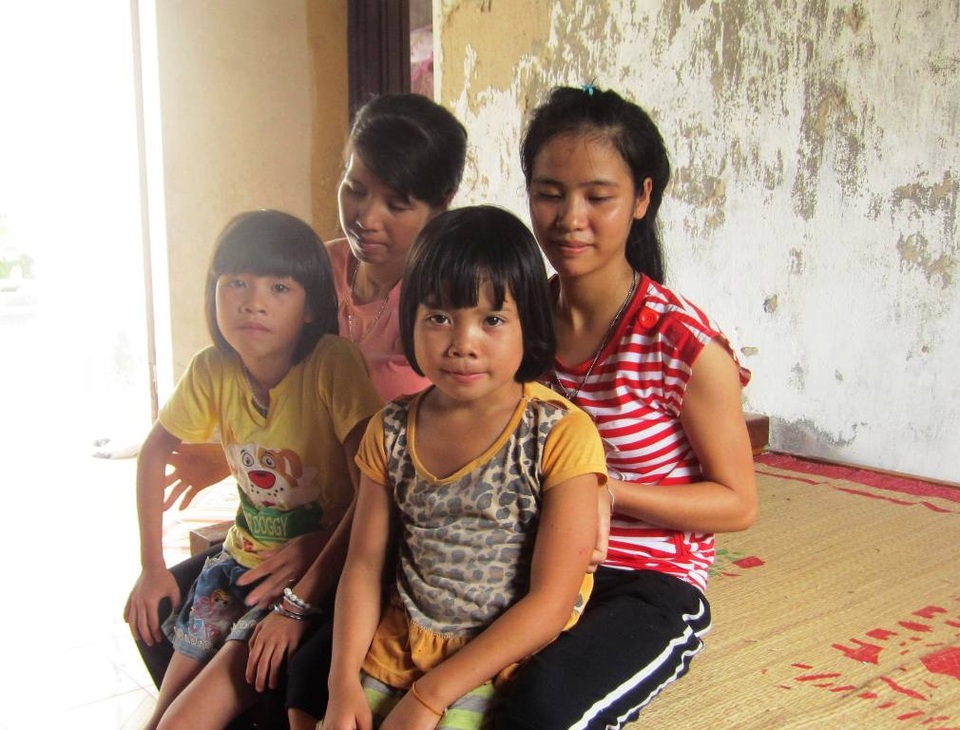 Từ ngày bố mẹ mất, mấy chị em chỉ biết nương tựa vào nhau để sống