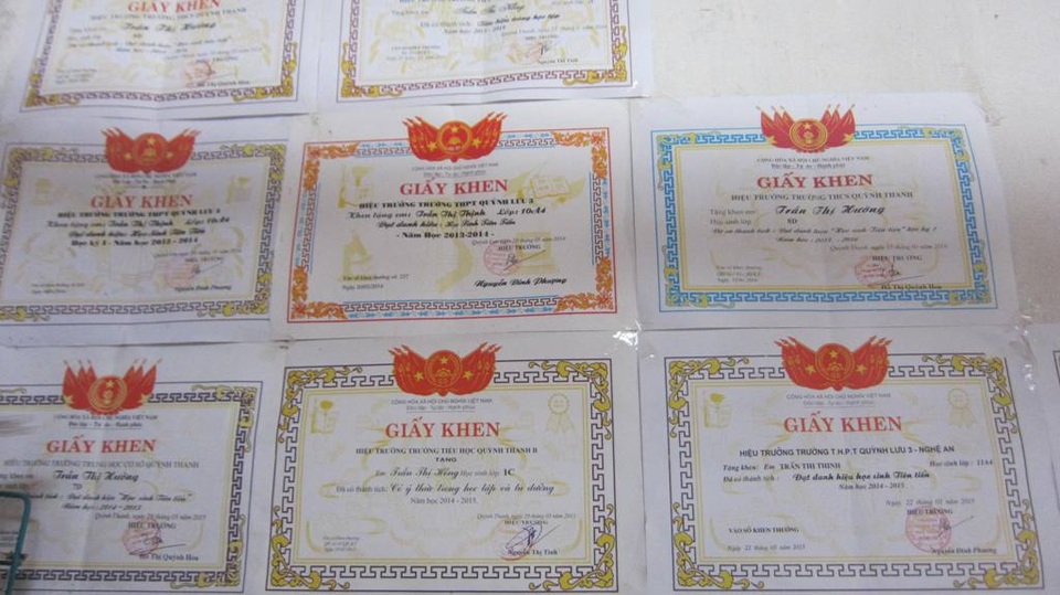 Dù bố mẹ không bên cạnh bảo ban các em học, nhưng các em luôn ý thức và học giỏi.