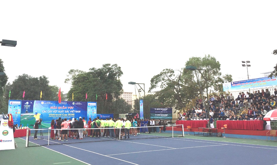 Khán giả xứ Nghệ đến theo dõi giải rất đông.