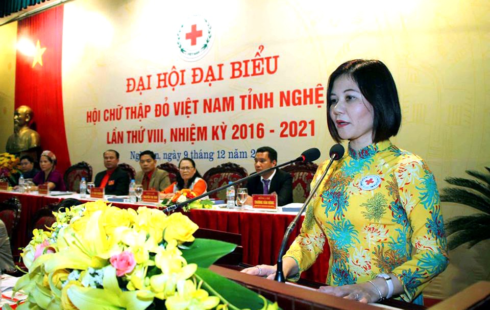 Bà Trần Thị Hồng An - Phó chủ tịch Hội chữ thập đỏ Việt Nam, đại diện Hội chữ thập đỏ Na-uy tại Việt Nam phát biểu tại Đại hội.