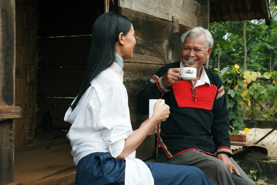 Già Làng Y Đoan - Một đời nhà, một đời người, muôn đời cà phê - 2 Già Làng Y Đoan - Một đời nhà, một đời người, muôn đời cà phê - 2