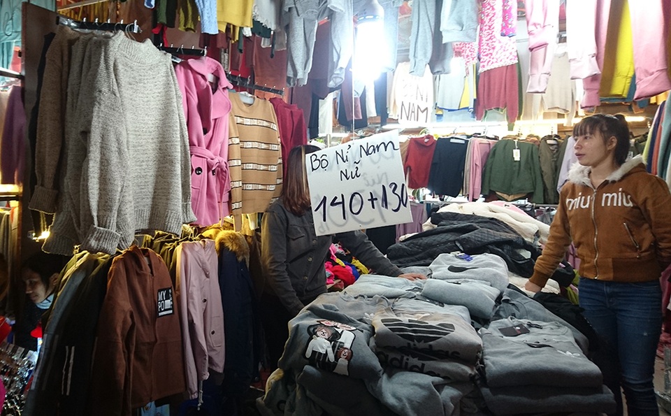 
Quần áo nỉ cho có giá chỉ 130 - 140 nghìn đồng/bộ.
