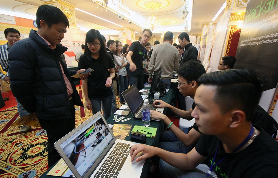 Mặc dù đã là ngày thứ 2, nhưng Techfest 2016 vẫn nhận được sự quan tâm của rất nhiều người.