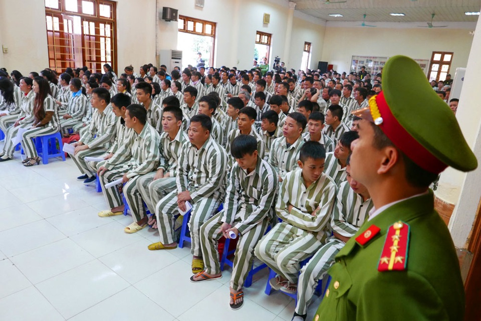 
Trong dịp này, cả nước có hơn 4000 phạm nhân được đặc xá. Riêng ở trại giam Thanh Xuân có 109 phạm nhân.
