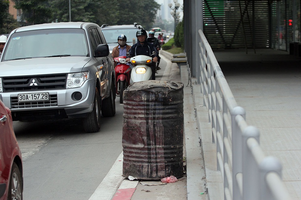 
Dự án xe buýt nhanh Hanoi BRT là một hợp phần nằm trong dự án phát triển giao thông đô thị Hà Nội sử dụng vốn vay ODA của Ngân hàng Thế Giới. Dự án này được coi là bước đi quan trọng trong việc hoàn thiện mạng lưới đường giao thông đô thị, nâng cao năng lực vận tải hành khách công cộng của TP Hà Nội.
