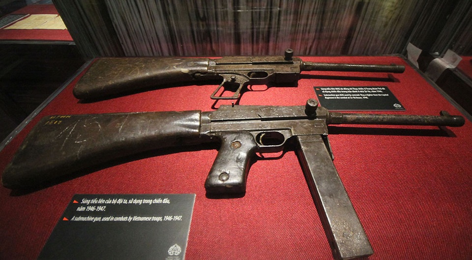 Súng tiểu liên của bộ đội ta sử dụng trong chiến đấu năm 1946 - 1947.