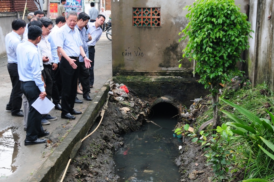 Không quản được địa bàn, cán bộ “xứng đáng” bị kỷ luật - 2 Ông Lê Văn Khoa khẳng định TP sẽ kỷ luật lãnh đạo địa phương nếu để xảy ra tình trạng lấn chiếm kênh, rạch