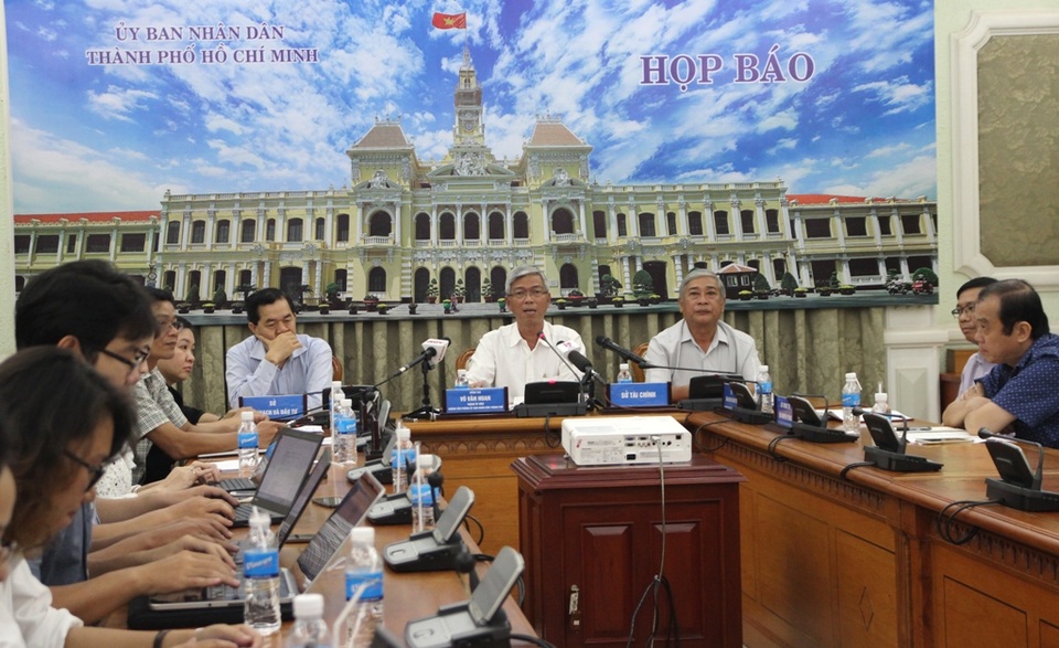 Hàng ngàn xe ngập nước: Sự cố bất khả kháng, khó xét bồi thường - 1
Chánh Văn phòng UBND TPHCM Võ Văn Hoan cho rằng việc ngập tầng hầm do mưa là sự cố bất khả kháng