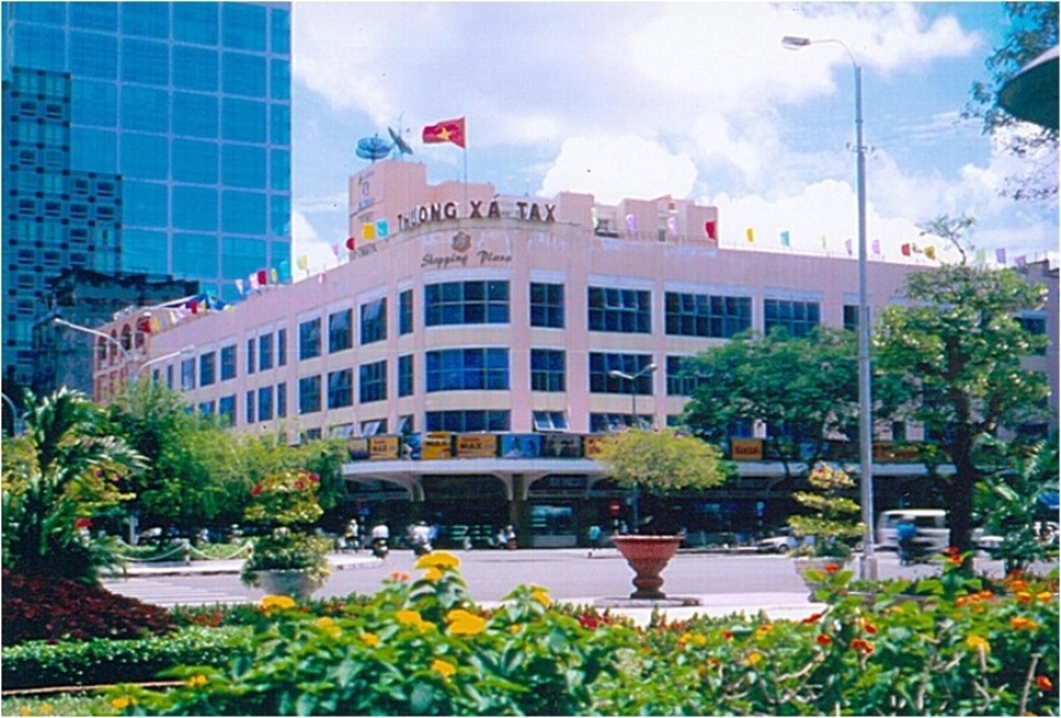 Ngày mai phá dỡ Thương xá Tax - Trung tâm thương mại lâu đời nhất Sài Gòn - 5 Năm 1998, tòa nhà trở lại với tên Thương xá Tax