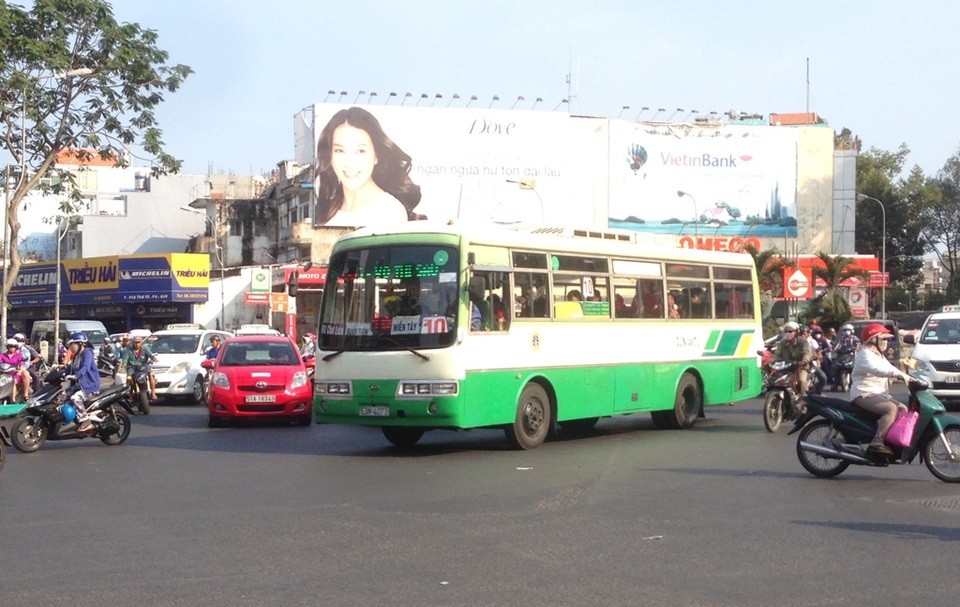 TPHCM: Mỗi ngày phải thu gần 1.000 tỷ đồng để hoàn thành chỉ tiêu ngân sách - 2 Mỗi năm TPHCM tốn cả ngàn tỷ đồng để trợ giá xe buýt