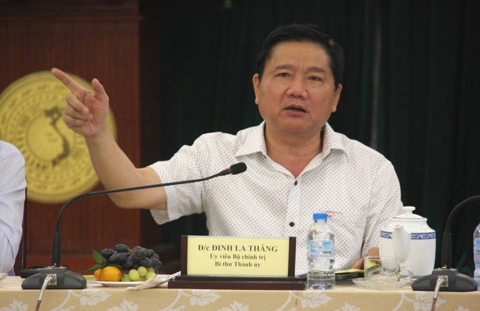 Bí thư Thăng đề nghị điều chỉnh giờ bay để giảm ùn tắc Tân Sơn Nhất - 2 Bí thư Thành ủy TPHCM Đinh La Thăng