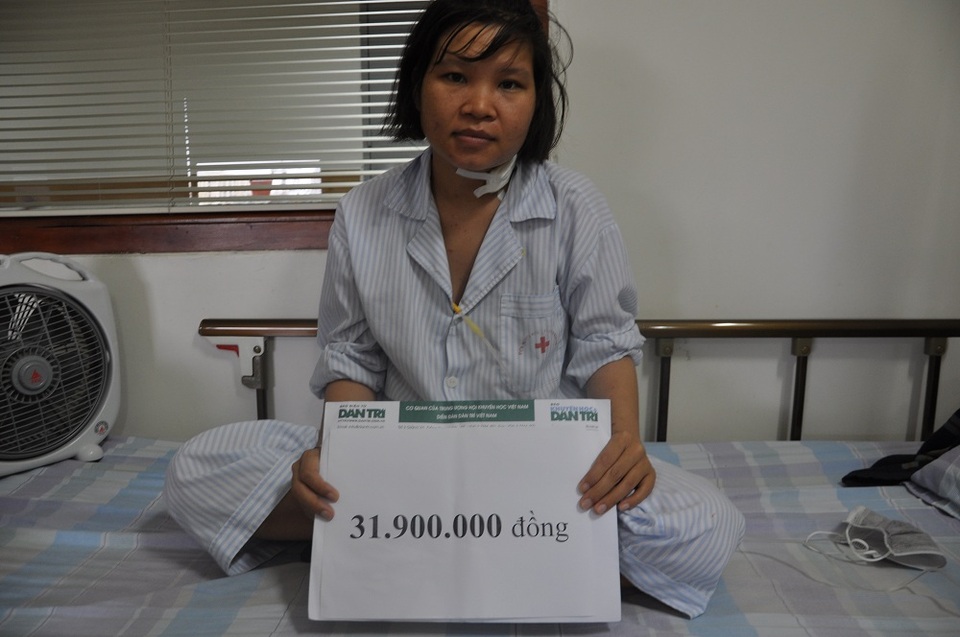 Đây là lần thứ 2 chị Hảo nhận quà bạn đọc Dân trí giúp đỡ.