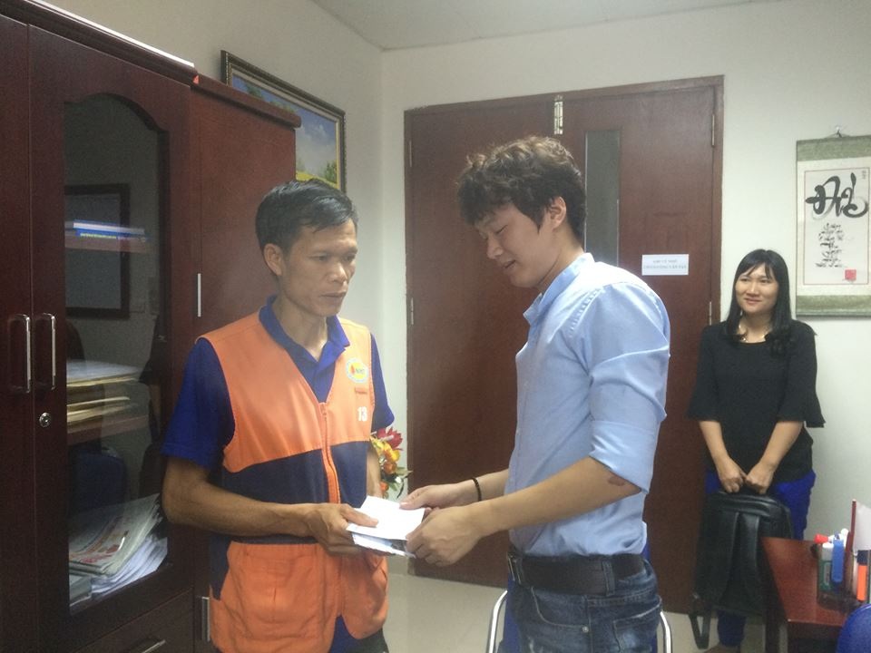 Nhiều bạn đoc giúp đỡ người bố đưa con đi viện với 40.000 đồng - 4 Gia đình nhận được nhiều sự giúp đỡ của bạn đọc ở khắp mọi nơi.