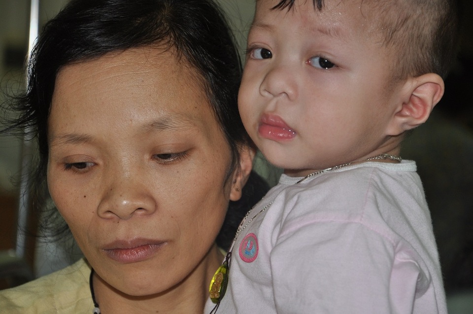 Chị Quỳnh (mẹ cháu Hải) cũng bị tim nặng cần phẫu thuật với chi phí khoảng 60 triệu đồng.