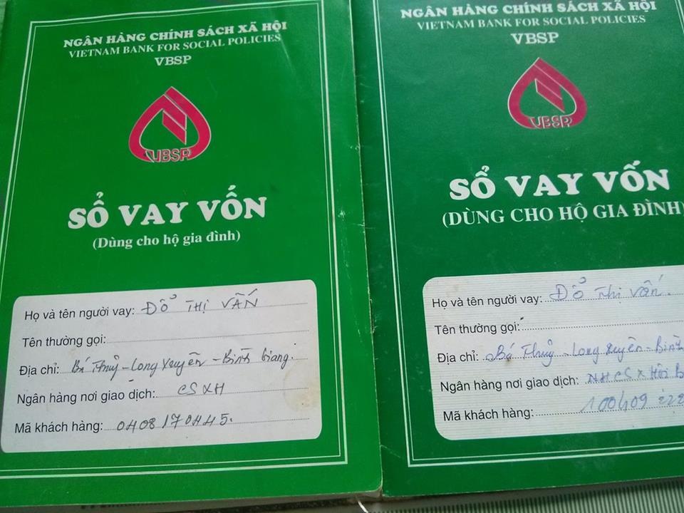 Mẹ nghèo quặn lòng khi 2 con trai đều gặp tai nạn giao thông kinh hoàng - 8 Những sổ vay vốn cô đã vay để cứu em An, giờ không thể vay ai tiếp được tiền để cứu Nhường.