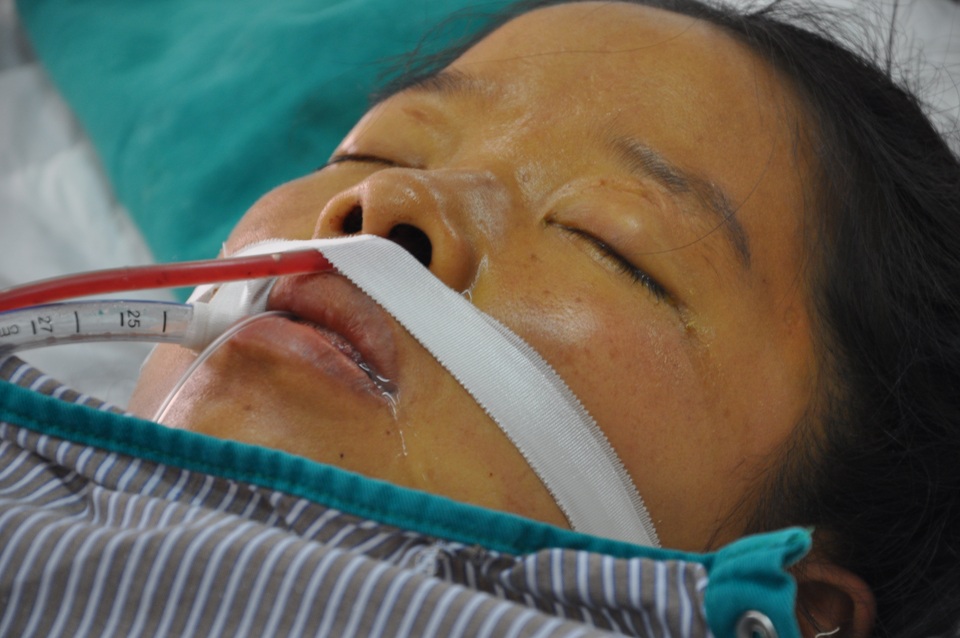 Tính mạng của chị đang như ngàn cân treo sợi tóc nếu như không được tiếp tục điều trị.
