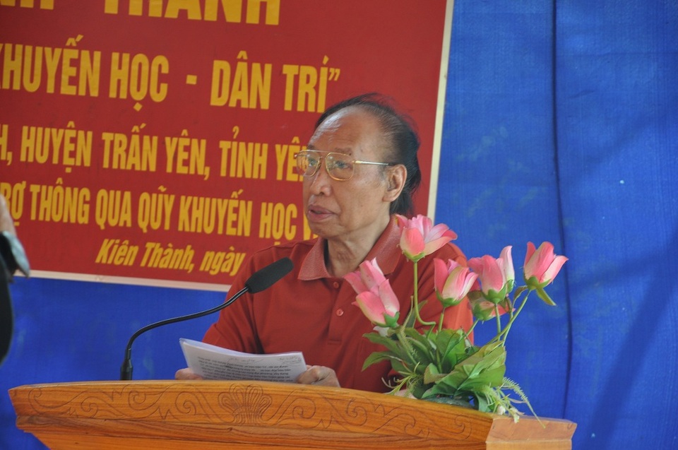 
Phát biểu tại buổi lễ khánh thành, nhà báo Phạm Huy Hoàn - Tổng biên tập báo điện tử Dân trí, Giám đốc Quỹ Khuyến học Việt Nam gửi lời cám ơn đến Tổng công ty May 10 đã đóng góp 300 triệu đồng và bạn đọc đóng góp 50 triệu đồng qua quỹ Nhân Ái để xây dựng cầu Khuyến học và Dân trí thứ 11 tại Yên Bái
