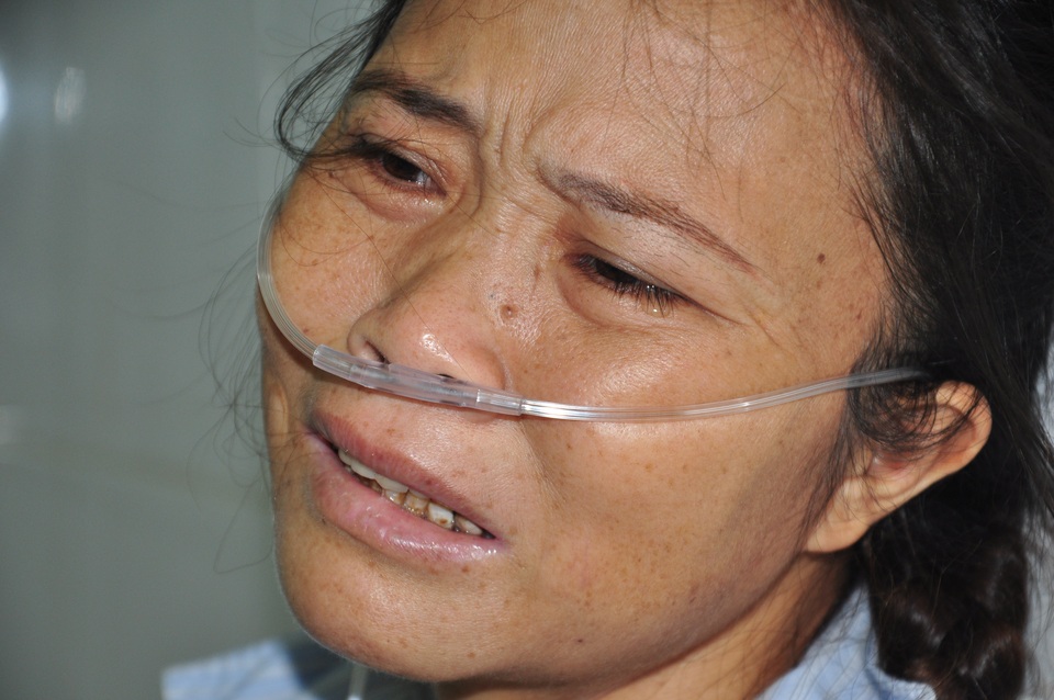 Hoàn cảnh gia đình éo le khi chồng chết đã lâu, một mình chị đi làm phu hồ nuôi 3 con nhỏ dại.